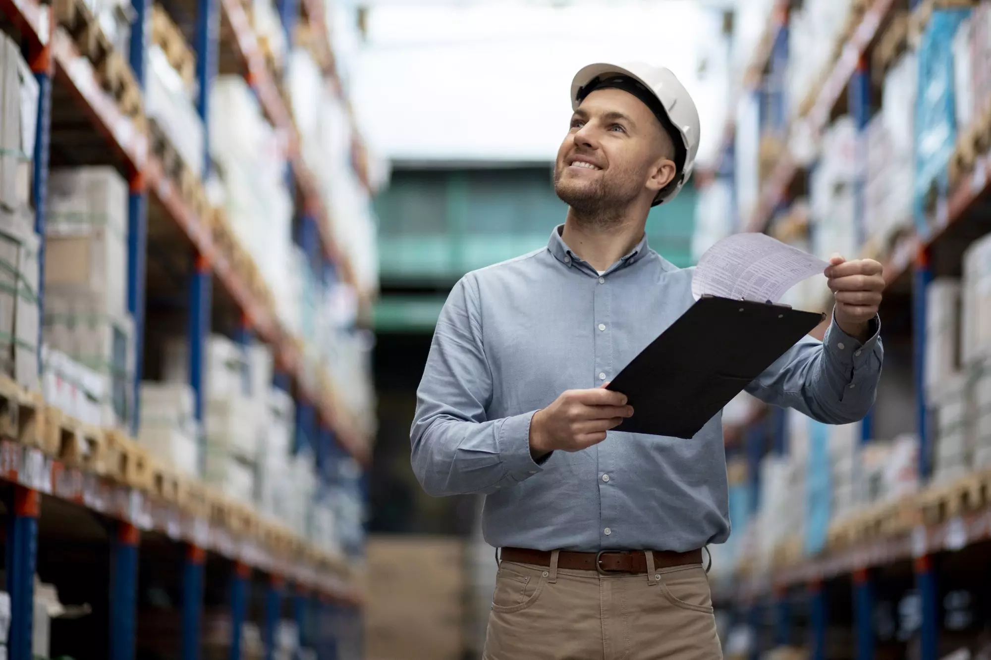 medium-shot-smiley-man-warehouse (1) medium-shot-smiley-man-warehouse (1)